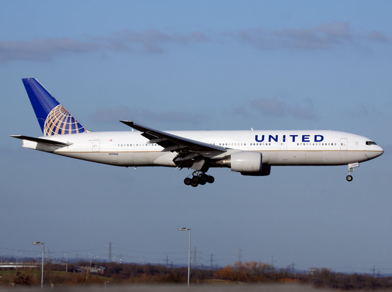 B777-200  N799UA