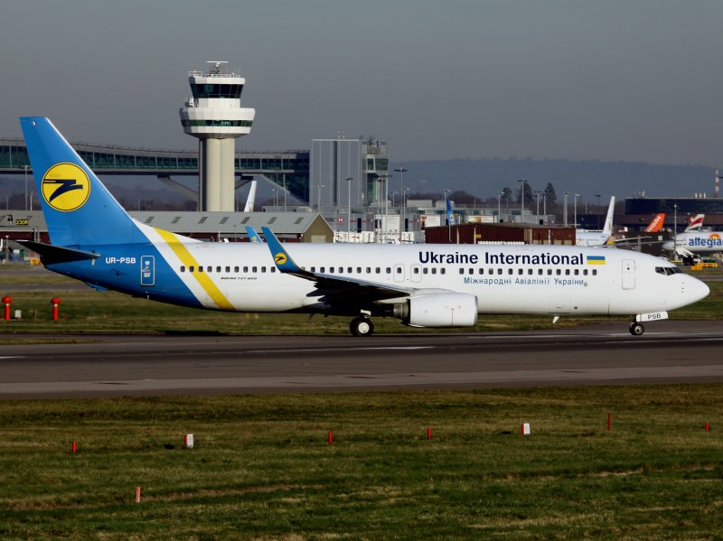 B737-800 UR-PSB