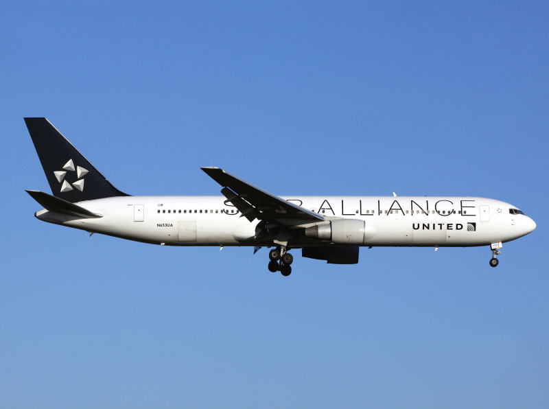 B767-300 N653UA