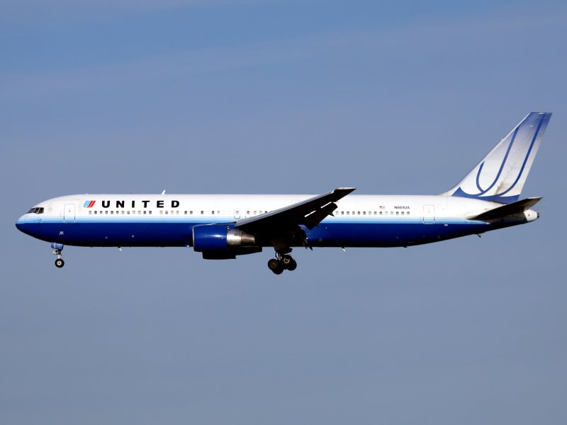 B767-300  N661UA