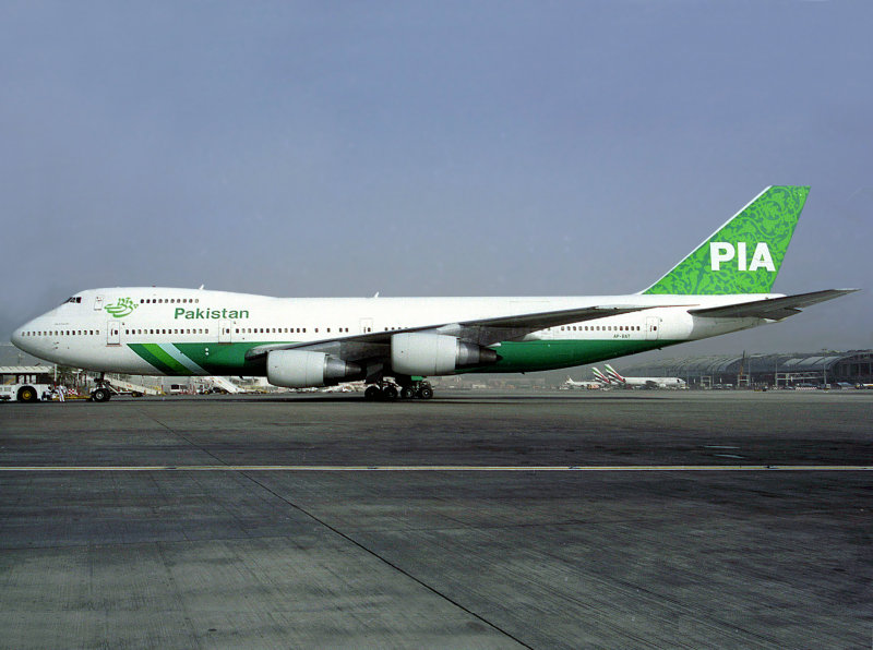 B747-200  AP-BAT