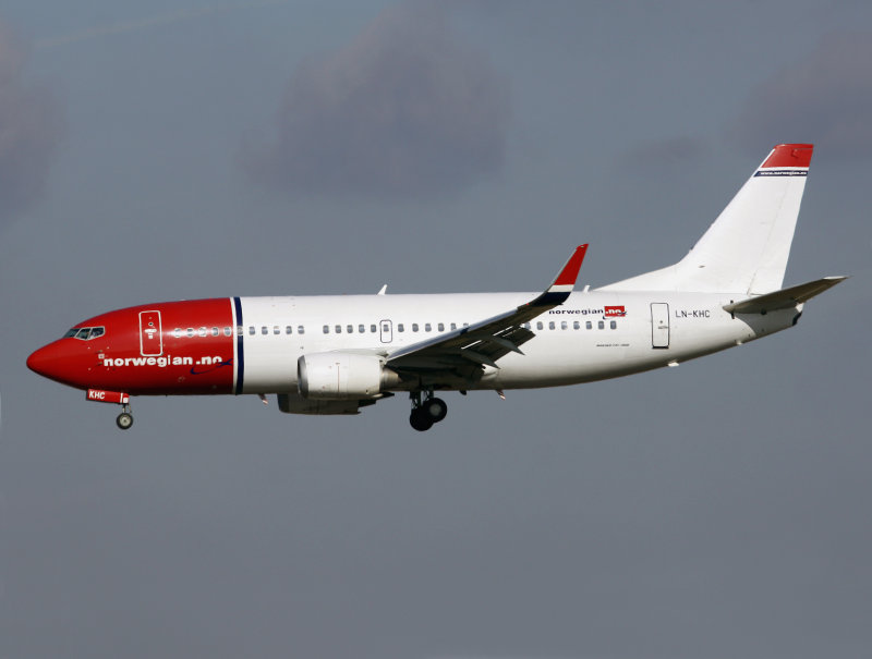B737-300  LN-KHC