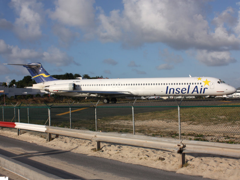 MD-83  PJ-MDC
