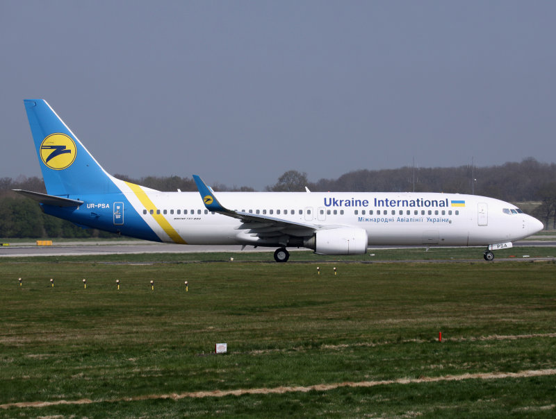 B737-800 UR-PSA