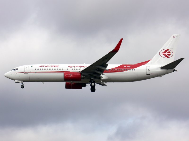 B737-800 7T-VKB