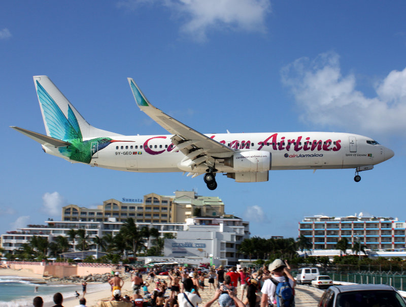 B737-800 9Y-GEO