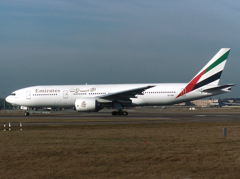 B777-200  A6-EME 