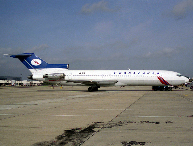 B727-200 YU-AKE