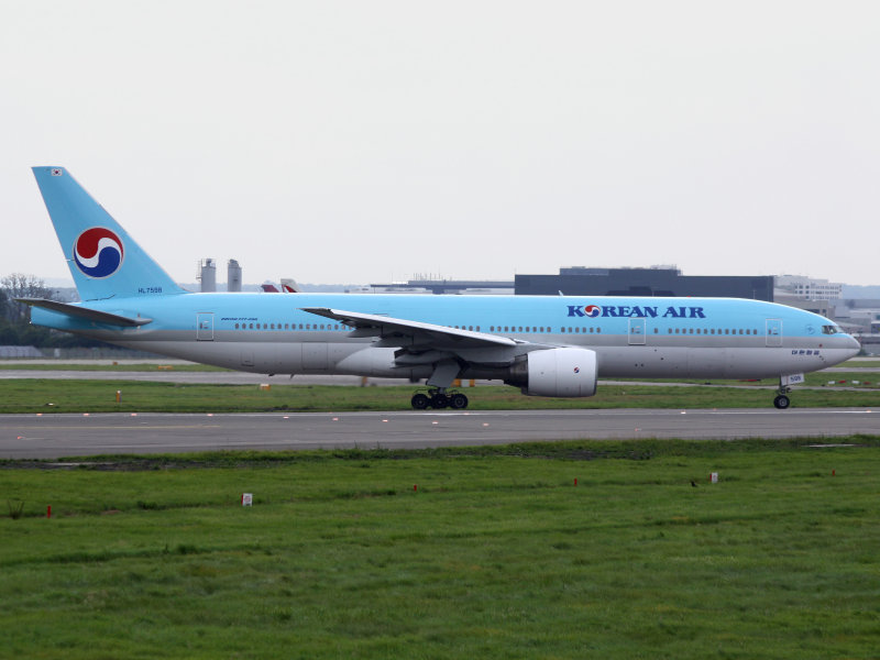 B777-200  HL-7598