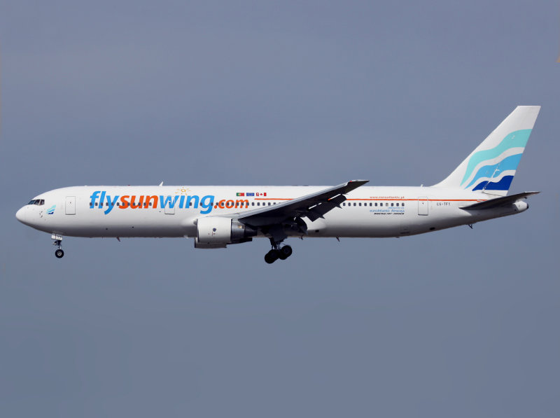 B767-300  CS-TFT 