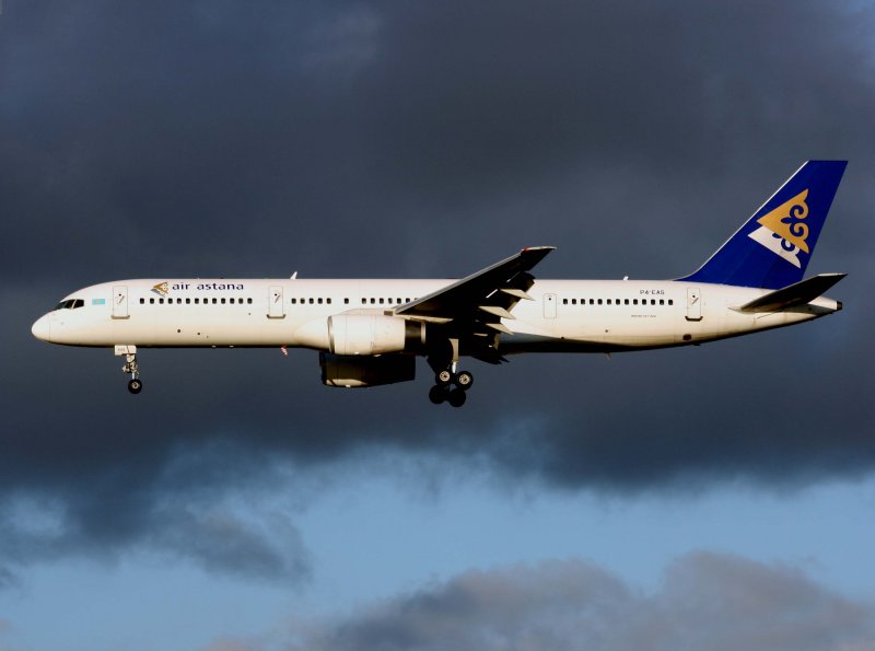 Boeing757-200 P4-EAS 