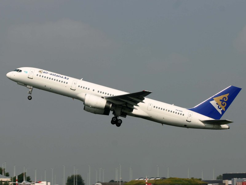 Boeing 757-200 P4-EAS
