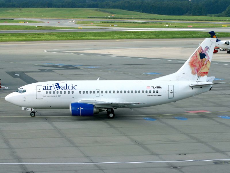 B737-500 YL-BBA