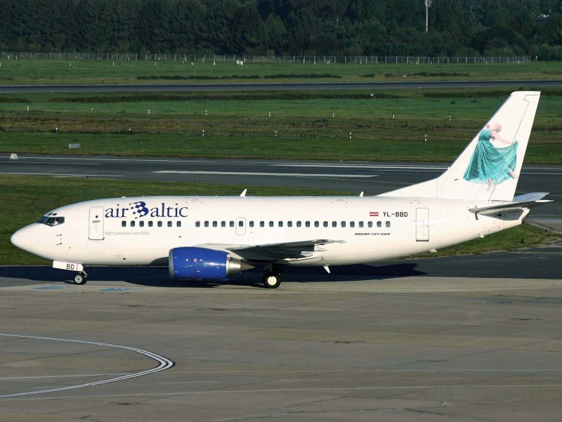 B737-500 YL-BBD 