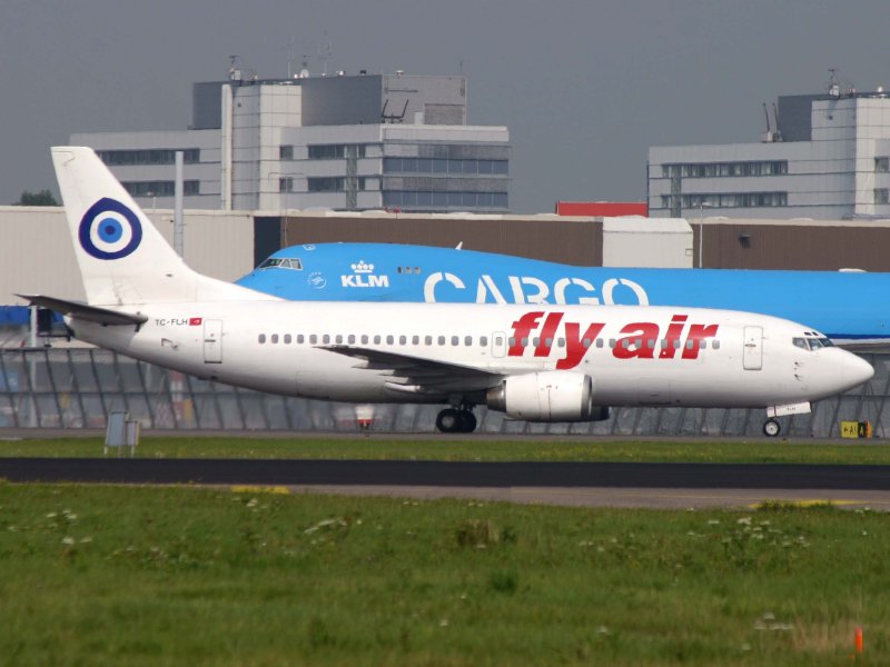 Boeing 737-300 TC-FLH