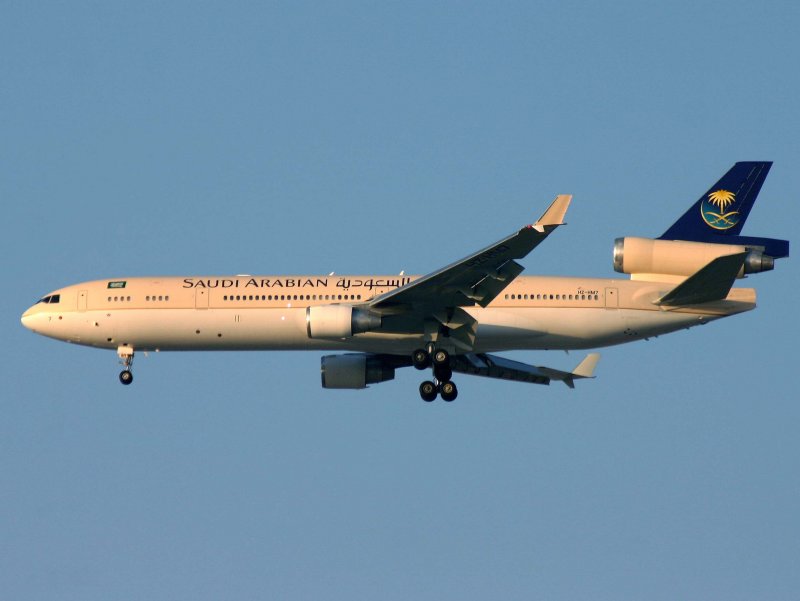 MD-11 HZ-HM7