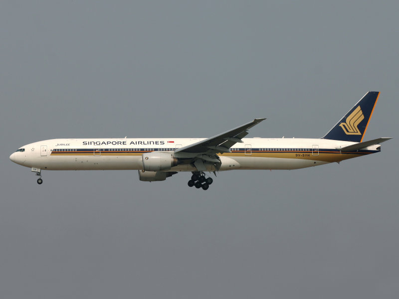 Boeing 777-300 9V-SYH 