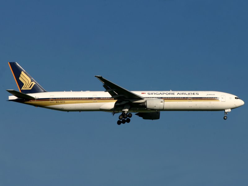 Boeing 777-300 9V-SYE 