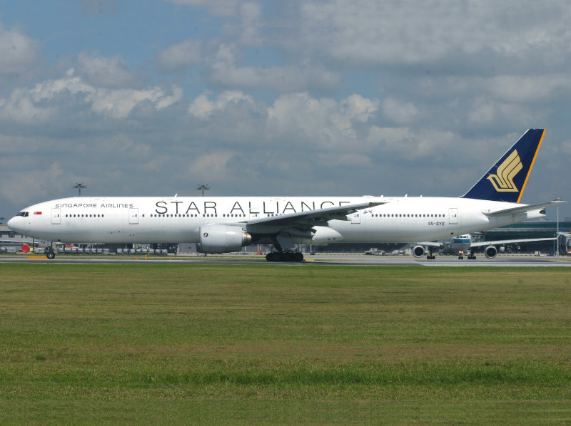 Boeing 777-300 9V-SYE