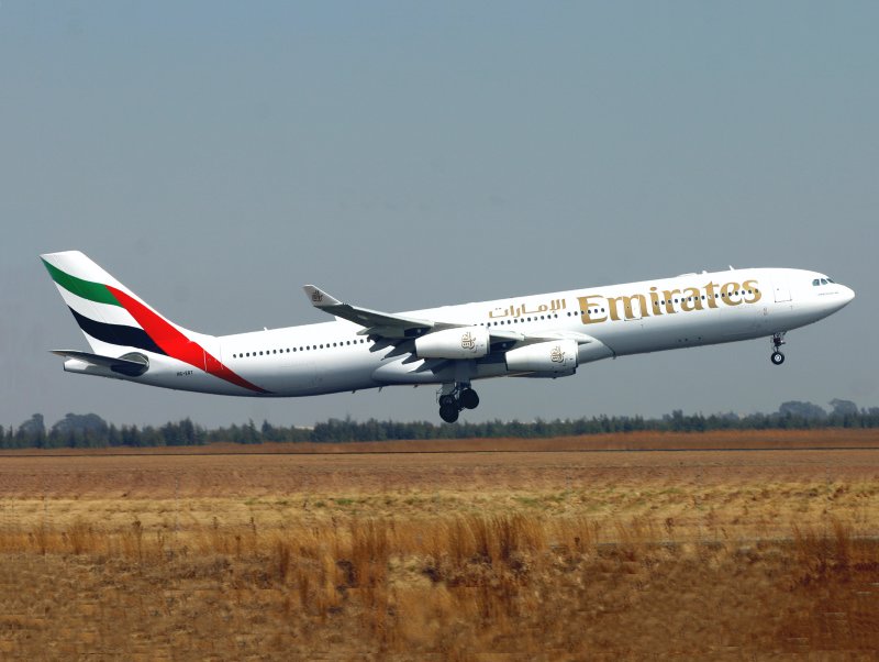Airbus A340-300 A6-ERT 