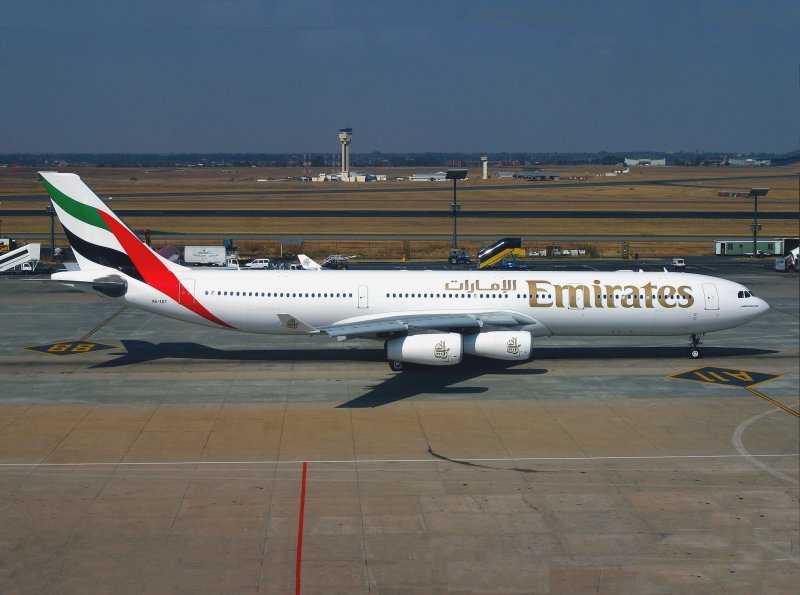 Airbus 340-300 A6-ERT