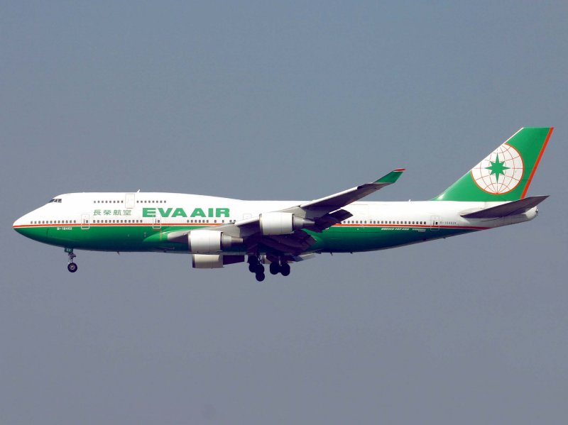 Boeing 747-400 B-16462