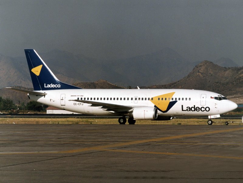 B737-300 CC-CYJ 