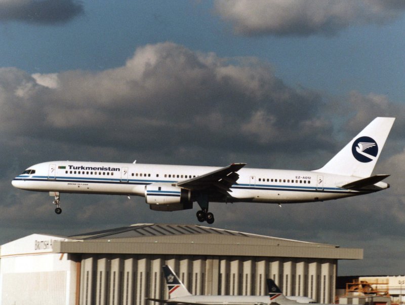 B757-200 EZ-A012