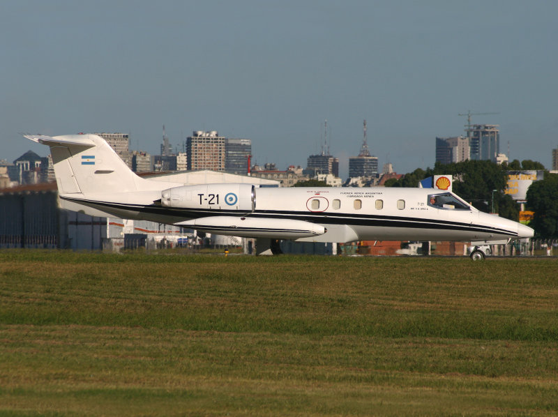 Learjet T-21