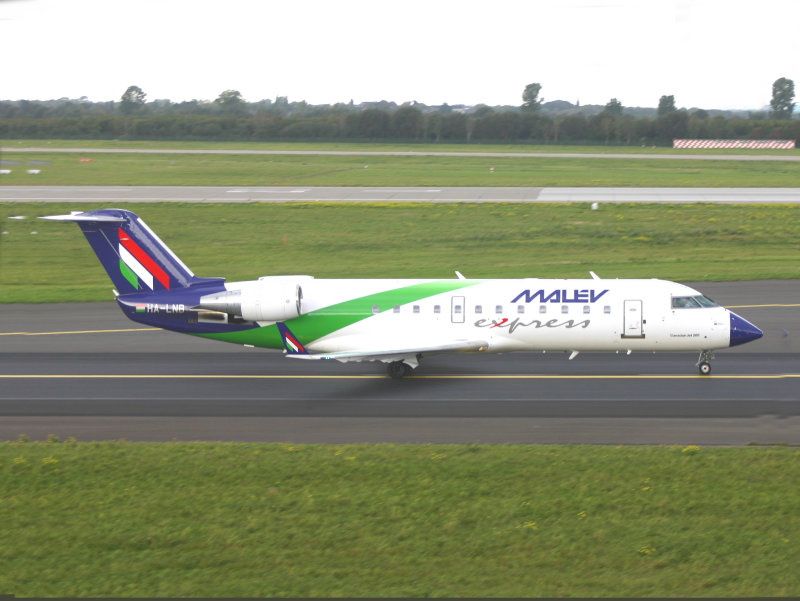 CRJ HA-LNB