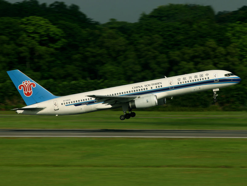 Boeing 757-200 B-2802