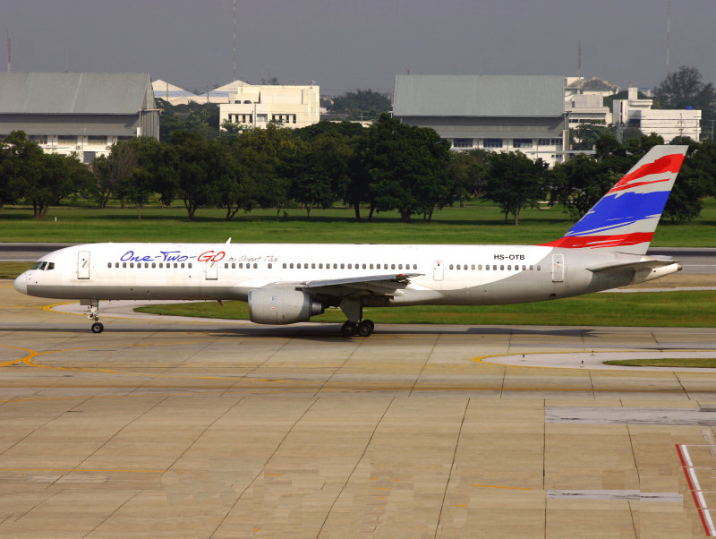Boeing 757-200 HS-OTB