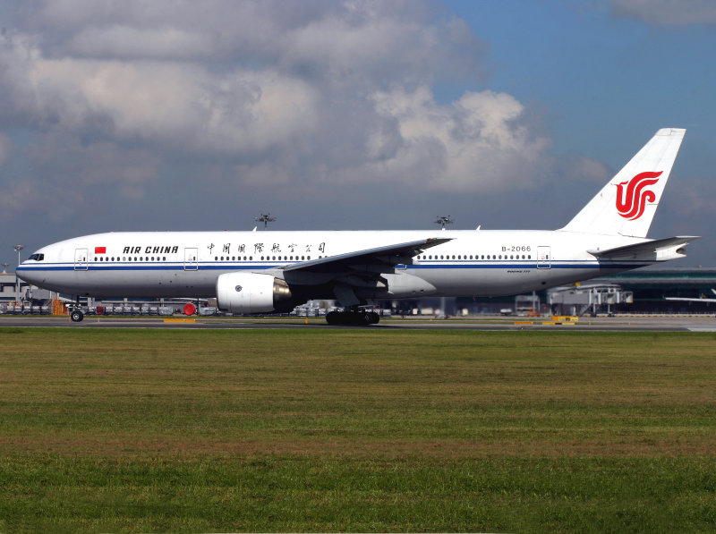 Boeing 777-200 B-2066