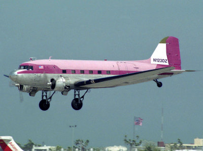 DC-3  N123DZ