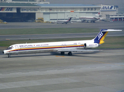 MD-80    JA-8462