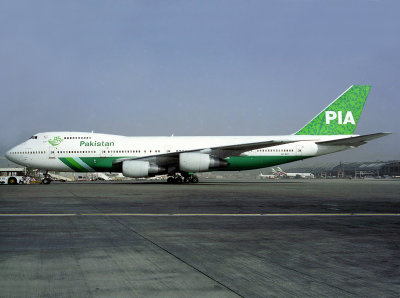 New fin livery but with old body colours, in Dubai circa 2001.