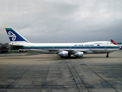 B747-200 ZK-NZV