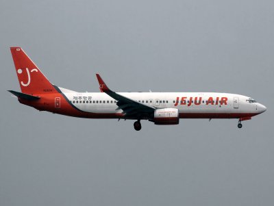 B737-800  HL-8214