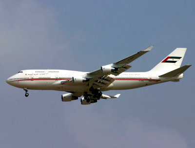 Boeing 747-400 A6-MMM