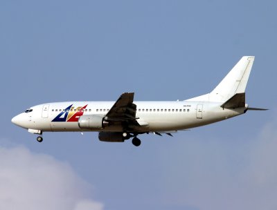 Boeing 737-300 A6-PHC