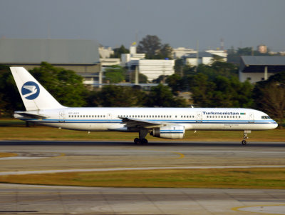 Boeing 757-200 EZA-011