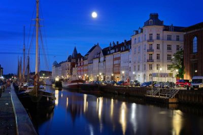 Nyhavn at dawn
