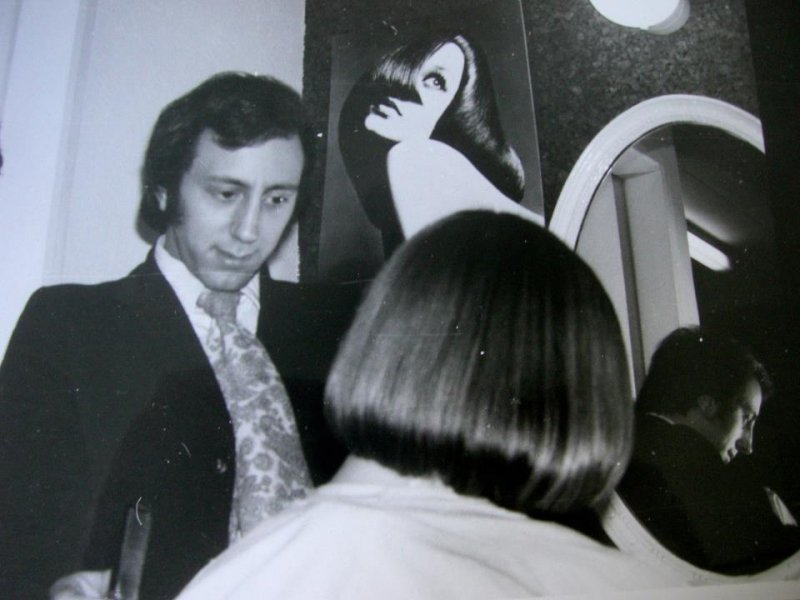 john santilli teaching a student the bob cut