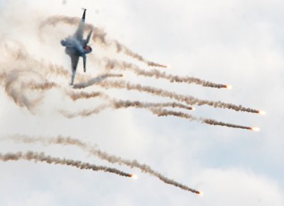 F16 flares - Radom 2011