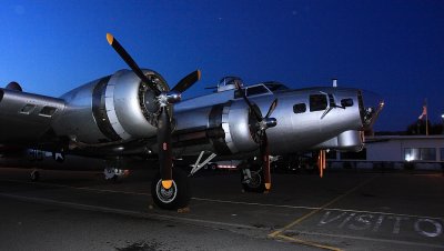 b17_and_full_moon