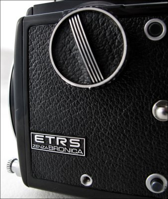 11 Bronica ETRS Body.jpg