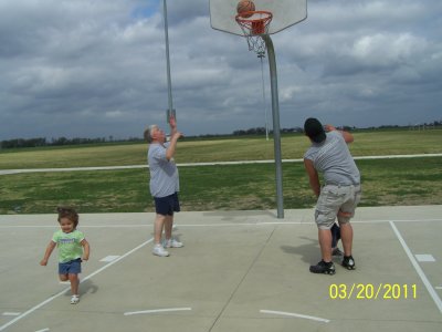 Grandkids-Family Picnic-Mar 2011 117.JPG