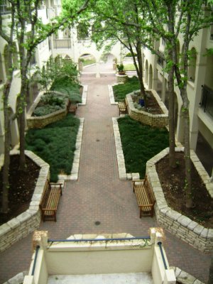 I walked up to the third floor level, to see what the views of these inner courtyards looked like; yep, still beautiful!