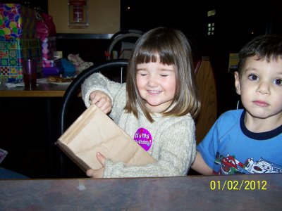 Xmas 2011 & Loreli's Bday 051.JPG