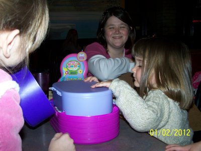 Xmas 2011 & Loreli's Bday 070.JPG